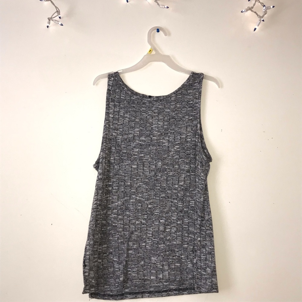 BLACK AND GREY NO SLEEVE BLOUSE